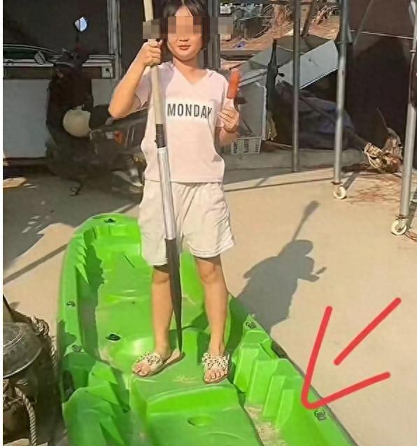 家不挨打学校照片曝光：生活潇洒滋润开元棋牌网站漂流小孩仍不老实不着(图2)
